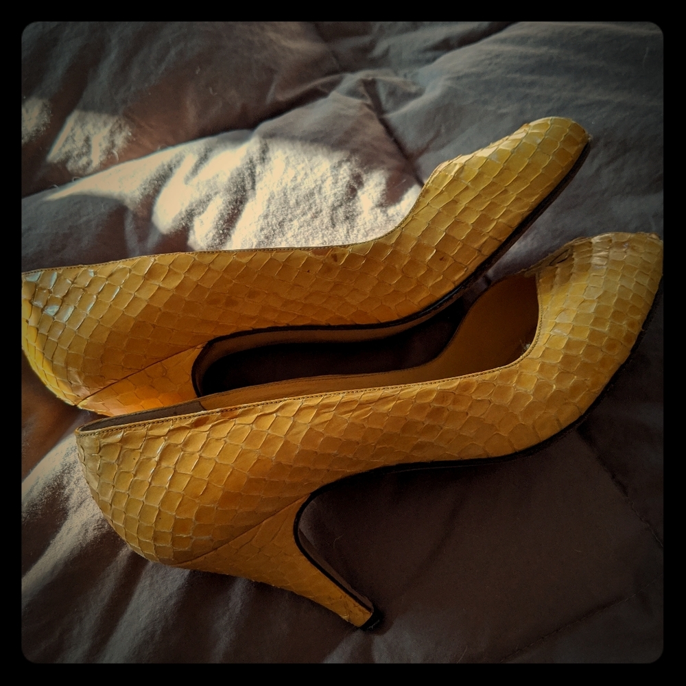 Vintage Bruno Magli peep-toe pumps